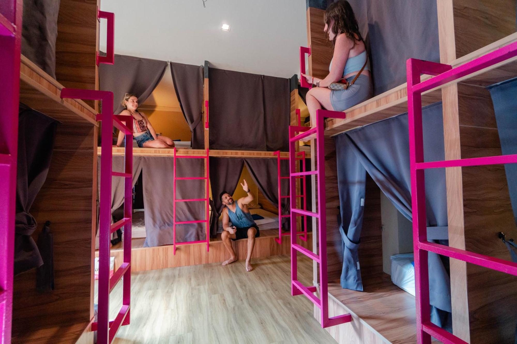 بيت شباب Slumber Surf Phuket Kata المظهر الخارجي الصورة